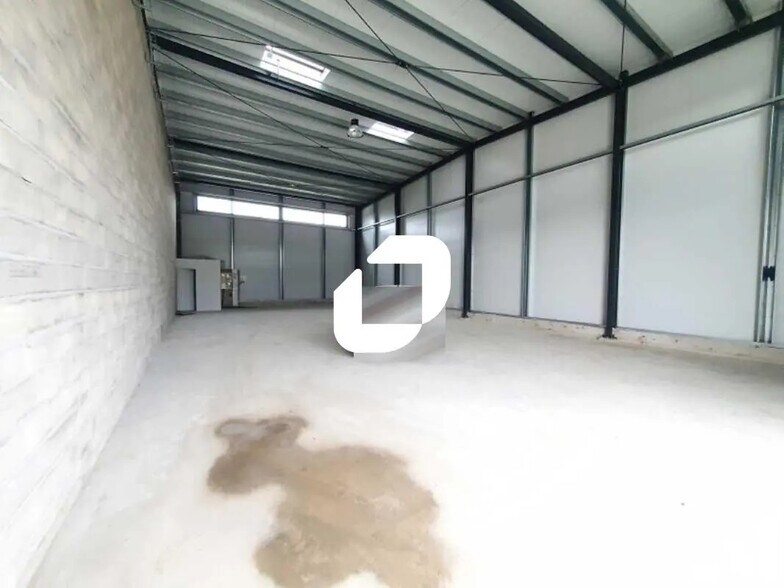 Local d’activités dans Valenton à louer - Photo intérieure – Image 1 sur 3