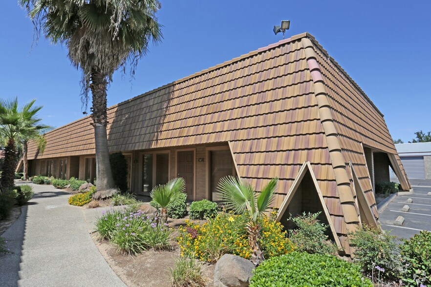 2017 N Gateway Blvd, Fresno, CA à louer - Photo de l’immeuble – Image 2 sur 5