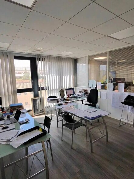 Bureau dans Aubagne à louer - Photo de l’immeuble – Image 2 sur 5