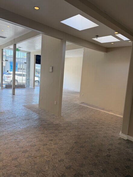 8262 Melrose Ave, Los Angeles, CA à vendre - Photo de l’immeuble – Image 3 sur 23