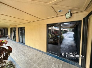 907-943 SE Central Pky, Stuart, FL à louer Photo de l’immeuble– Image 1 sur 8