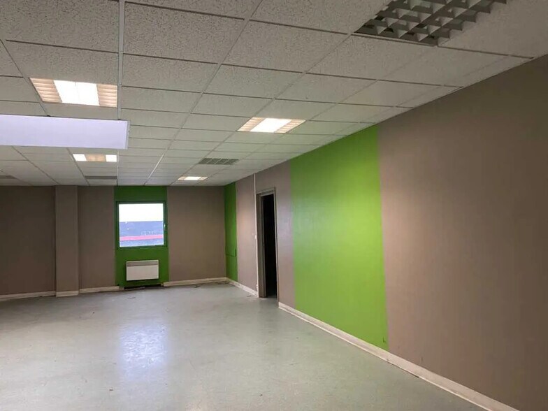 Local commercial dans Halluin à louer - Photo intérieure – Image 1 sur 8