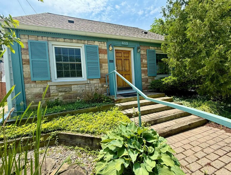 415 W Grand River Ave, East Lansing, MI à vendre - Photo de l’immeuble – Image 1 sur 20