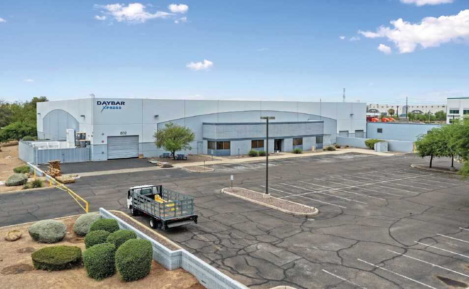 602 S 65th Ave, Phoenix, AZ à louer - Photo de l’immeuble – Image 2 sur 15