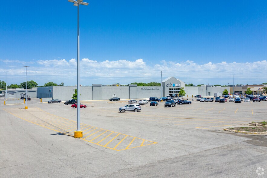 2000-2140 E Santa Fe St, Olathe, KS à louer - Photo de l’immeuble – Image 2 sur 5