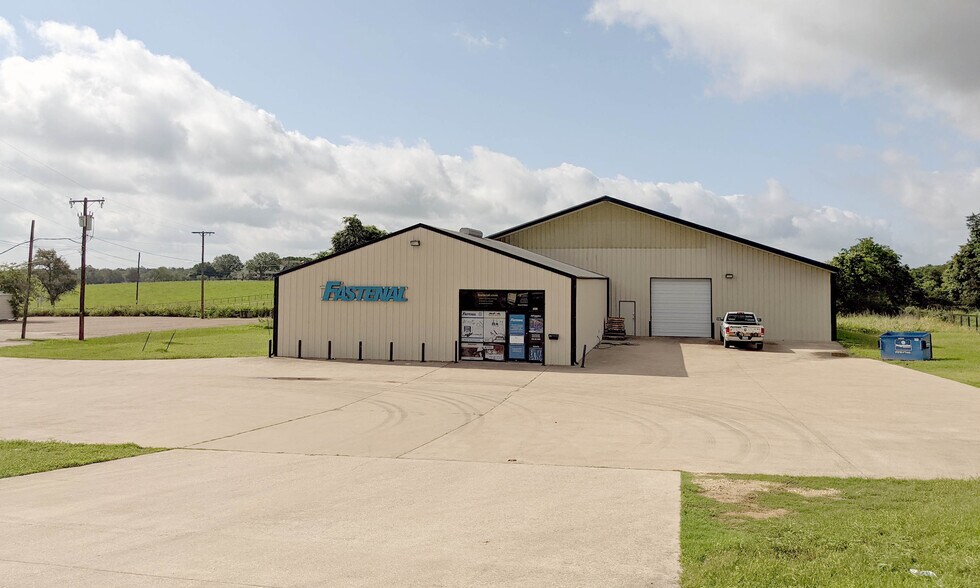 1613 W Cameron Ave, Rockdale, TX à louer - Photo de l’immeuble – Image 2 sur 3