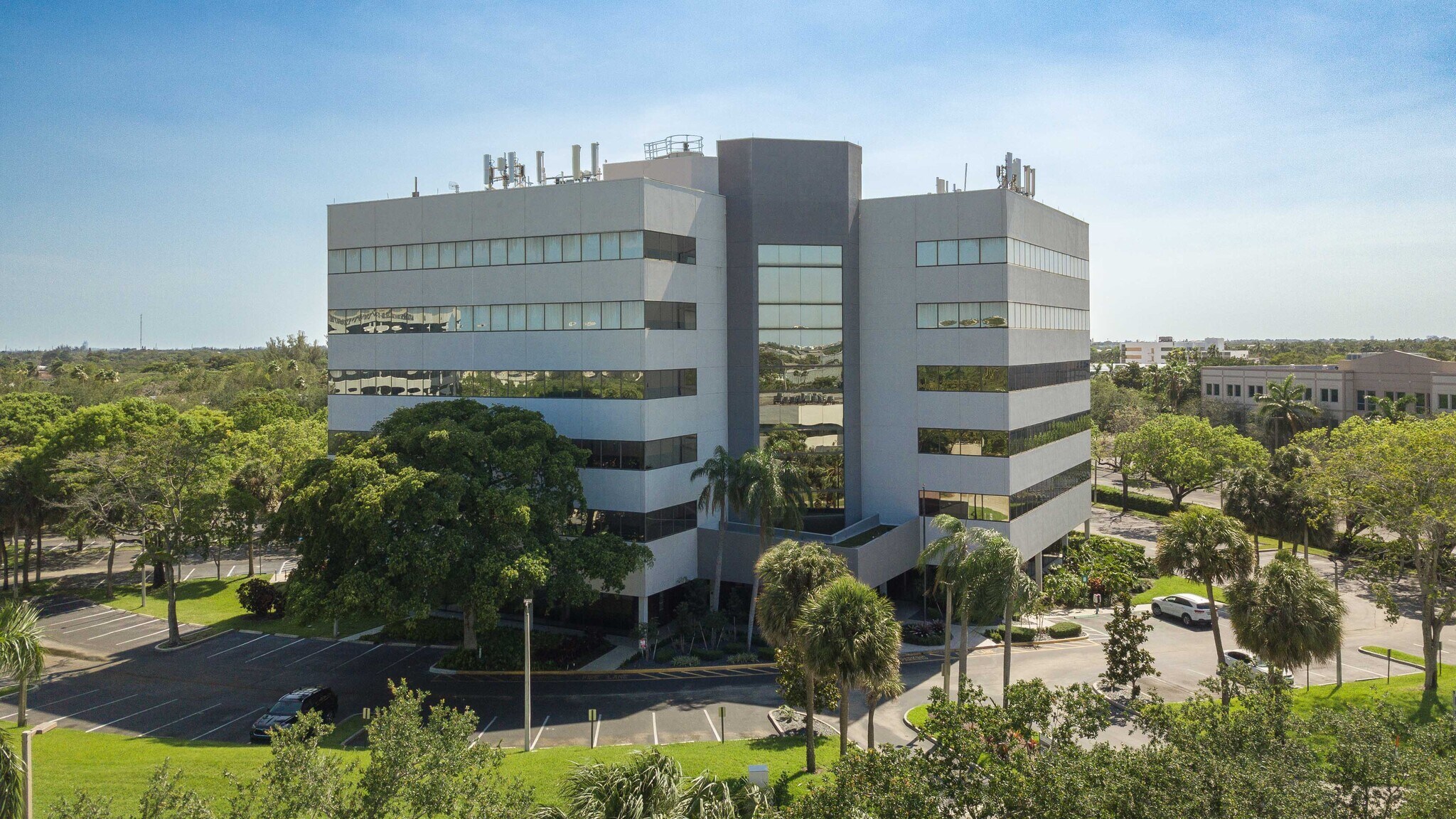 4901 NW 17th Way, Fort Lauderdale, FL à louer Photo principale– Image 1 sur 17