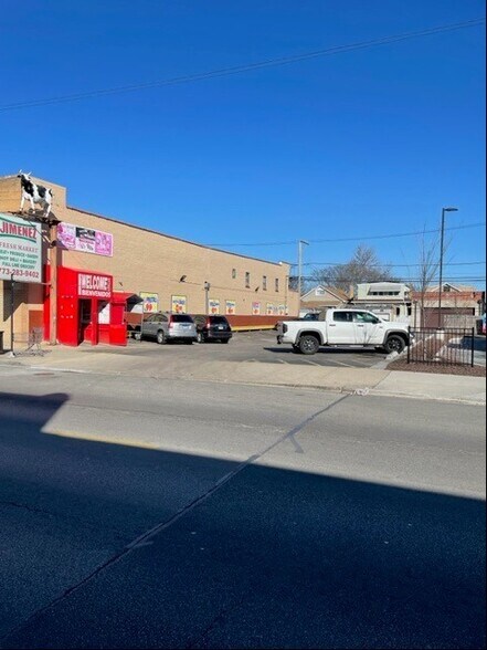 5330 W Belmont Ave, Chicago, IL à vendre - Photo de l’immeuble – Image 3 sur 11