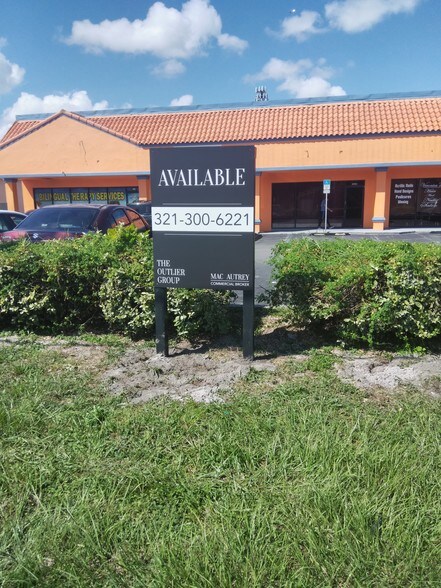 2635-2647 Boggy Creek Rd, Kissimmee, FL à louer - Photo de l’immeuble – Image 3 sur 4