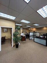 215-45 Northern Blvd, Bayside, NY à louer Photo intérieure– Image 2 sur 7