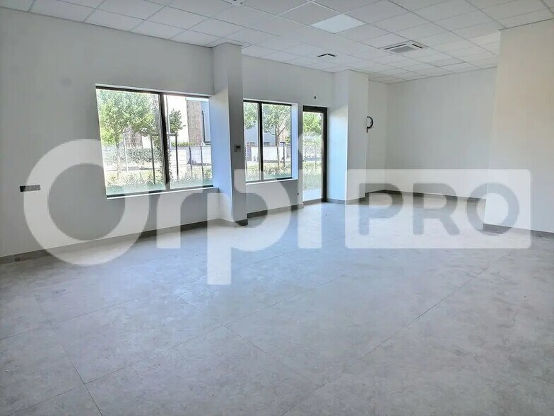 Local commercial dans Serris à louer - Photo de l’immeuble – Image 2 sur 7