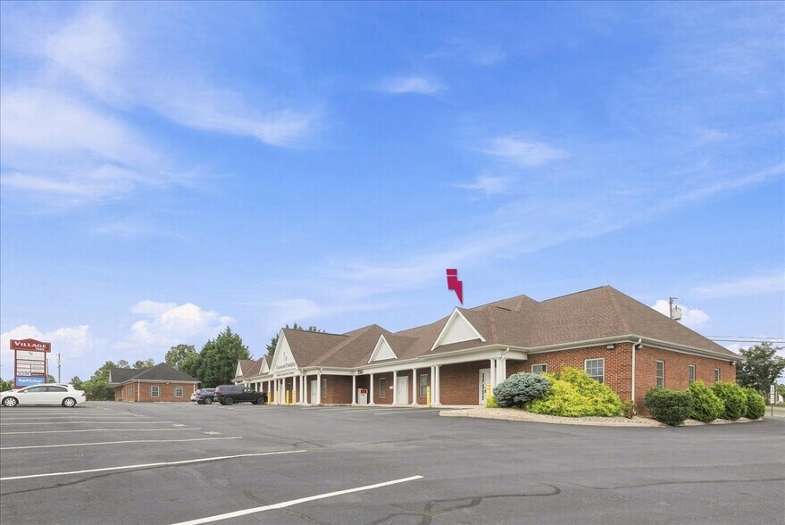 1563 Jefferson Hwy, Fishersville, VA à louer - Photo de l’immeuble – Image 2 sur 24