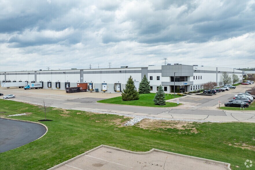 9245-9251 Meridian Way, West Chester, OH à louer - Photo de l’immeuble – Image 2 sur 6