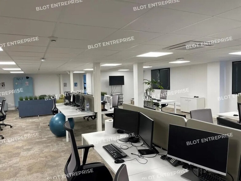 Bureau dans Quimper à louer - Photo de l’immeuble – Image 1 sur 5