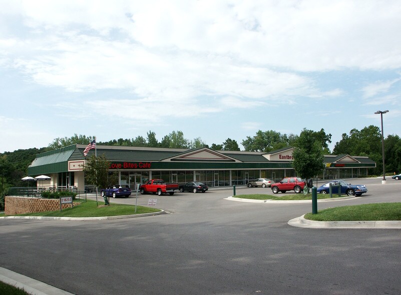 1825-1847 NW Vivion Rd, Kansas City, MO à louer - Photo principale – Image 1 sur 8