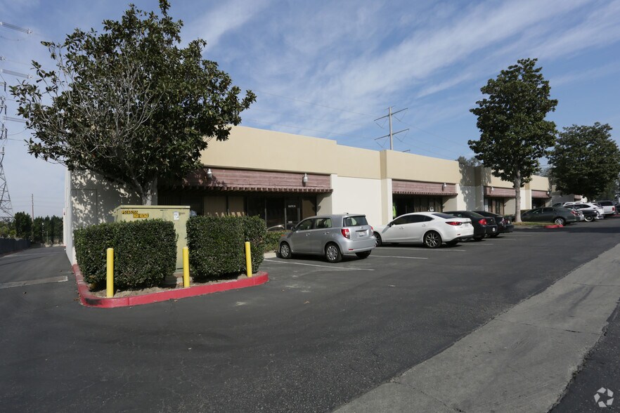14168 Central Ave, Chino, CA à louer - Photo principale – Image 1 sur 6