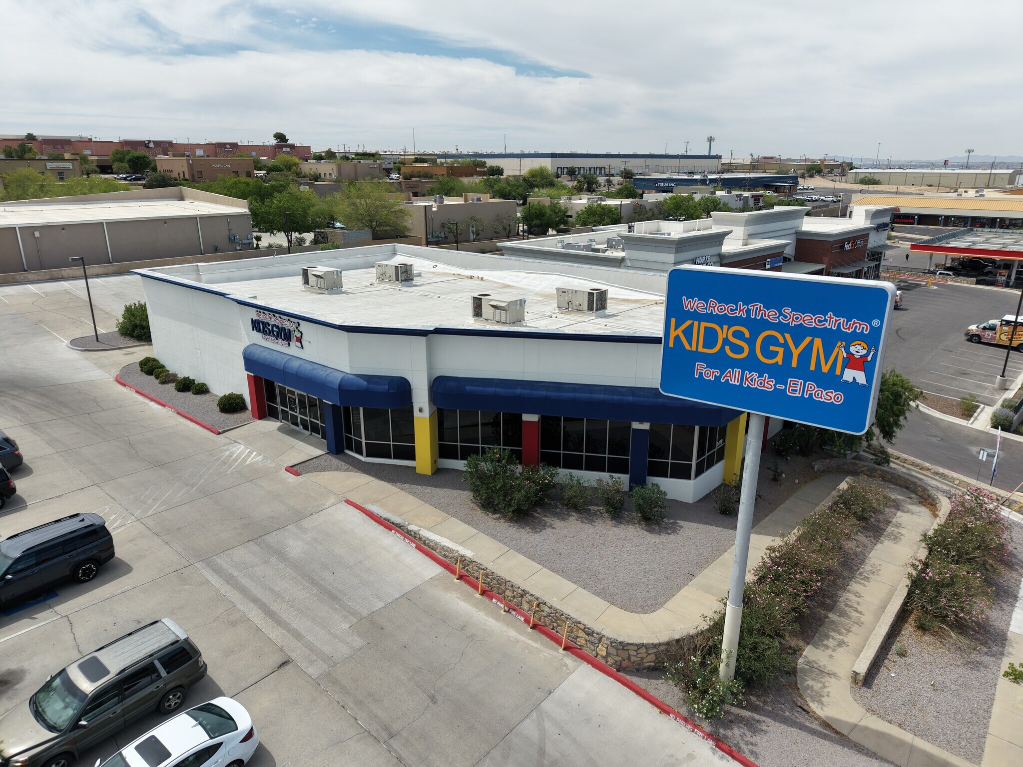 1410 N Lee Trevino Dr, El Paso, TX à louer Photo de l’immeuble– Image 1 sur 7