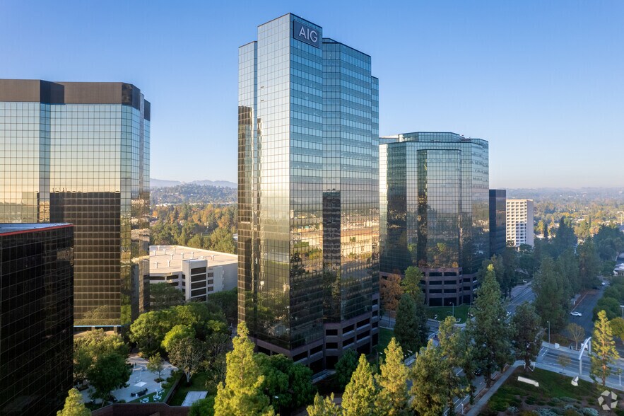 21650 Oxnard St, Woodland Hills, CA à louer - Photo de l’immeuble – Image 1 sur 7