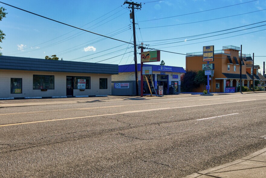 347 NW Garden Valley Blvd, Roseburg, OR à louer - Photo de l’immeuble – Image 3 sur 4