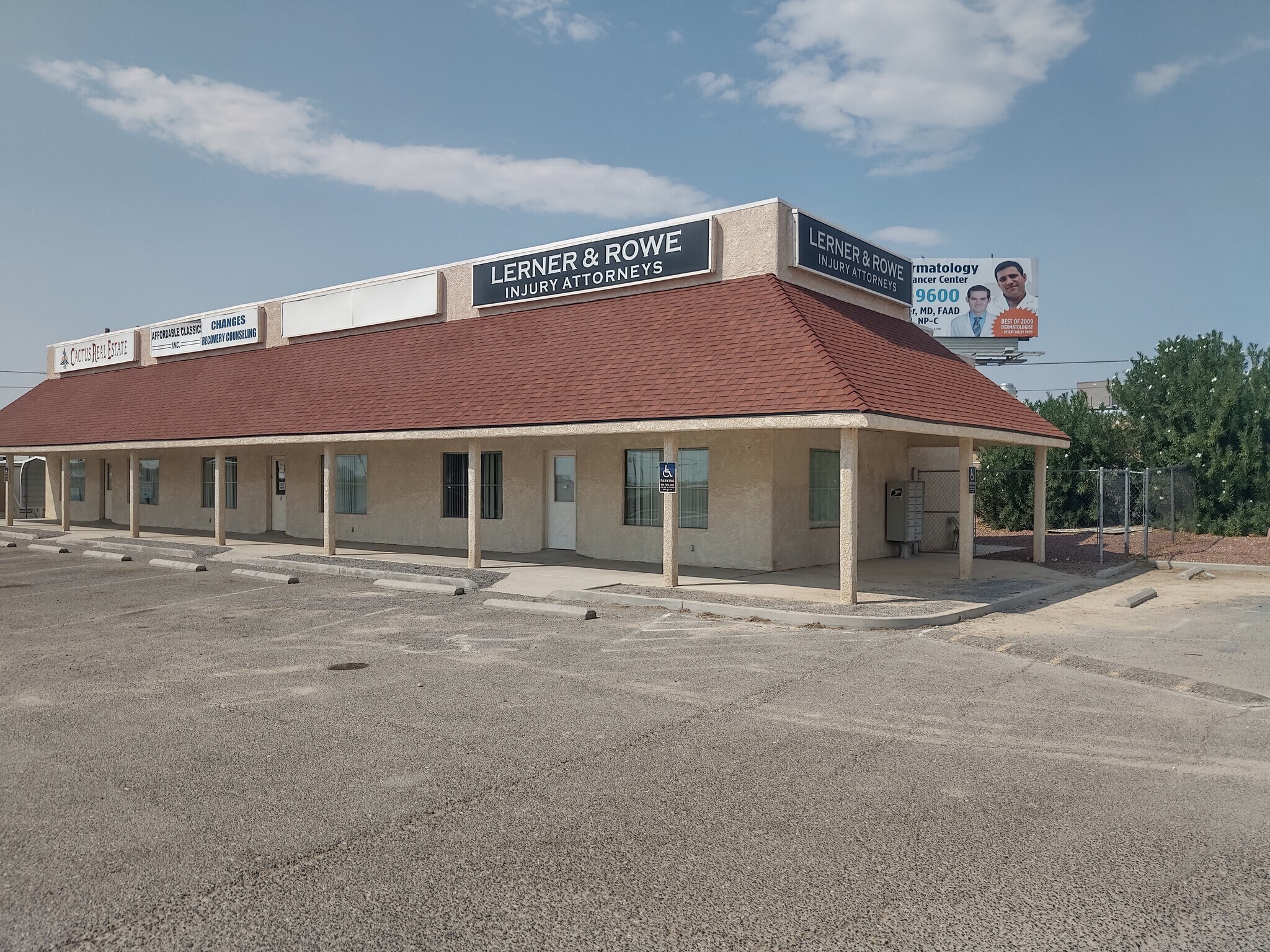 2220 Nevada West Blvd, Pahrump, NV à louer Photo principale– Image 1 sur 4