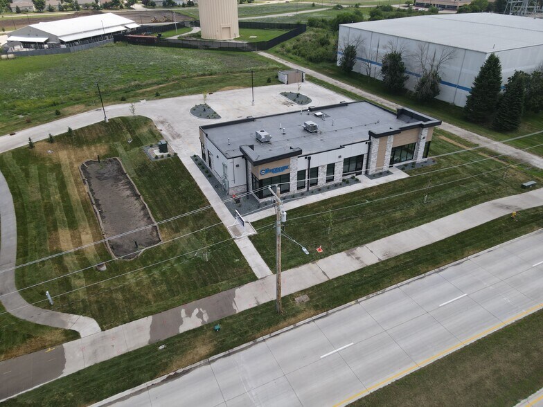 5780 West Parkway, Johnston, IA à louer - Photo de l’immeuble – Image 3 sur 7