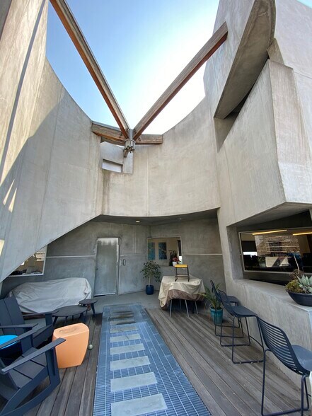 5760-5780 W Jefferson Blvd, Los Angeles, CA à louer - Photo de l’immeuble – Image 3 sur 9