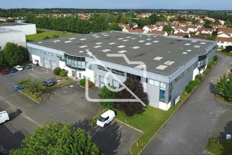 Industriel/Logistique dans Magny-les-Hameaux à louer - Photo de l’immeuble – Image 2 sur 11