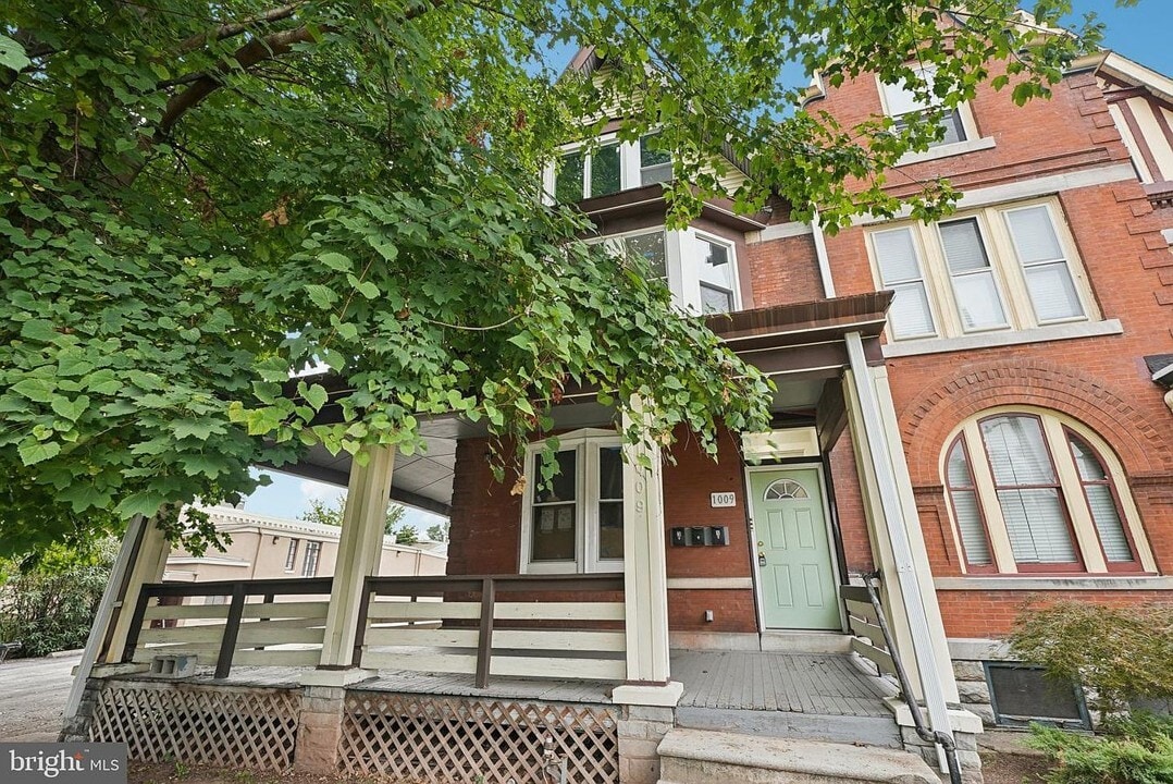 1009 W Main St, Norristown, PA à louer Photo de l’immeuble– Image 1 sur 9