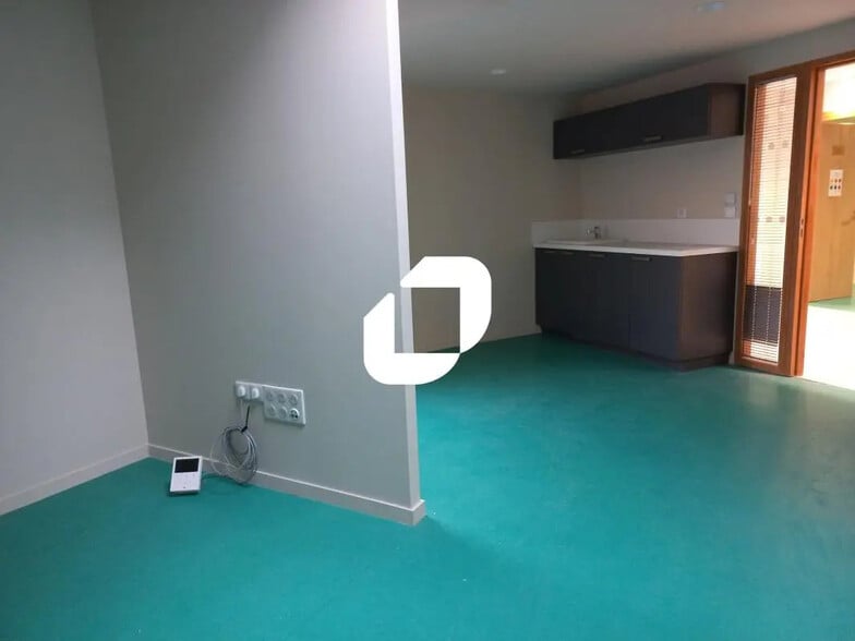 Bureau dans Roubaix à louer - Photo de l’immeuble – Image 1 sur 13