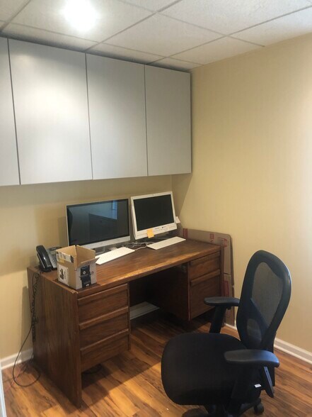 125 W Park Ave, Libertyville, IL à louer - Photo de l’immeuble – Image 2 sur 9