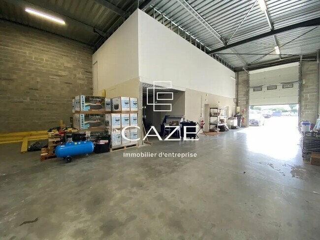 Plus de détails pour Local d'activités à louer