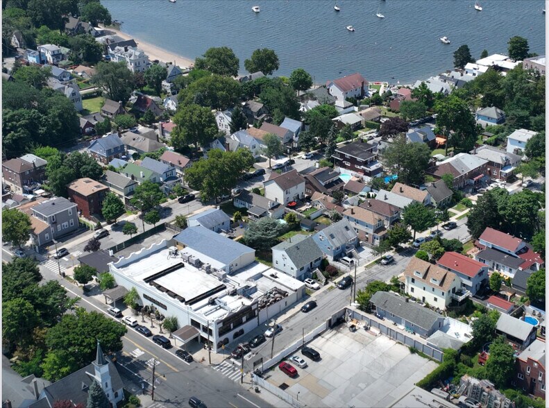 101 City Island Ave, Bronx, NY à louer - Photo de l’immeuble – Image 1 sur 11