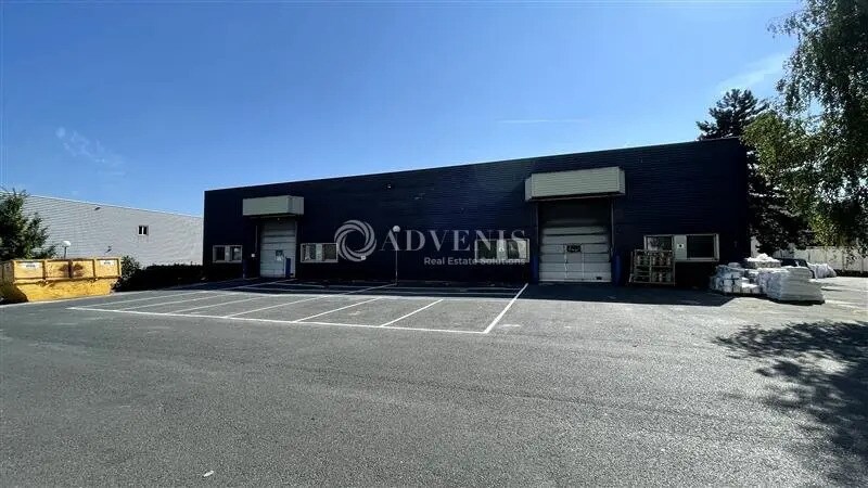 Local d’activités dans Chelles à louer - Photo de l’immeuble – Image 3 sur 8