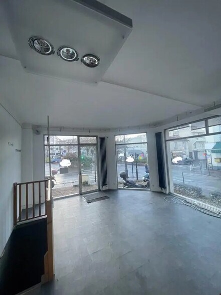 Local commercial dans Rueil-Malmaison à louer - Photo de l’immeuble – Image 2 sur 17