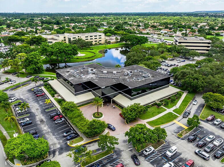 9980 Central Park Blvd N, Boca Raton, FL à louer - Photo de l’immeuble – Image 2 sur 10