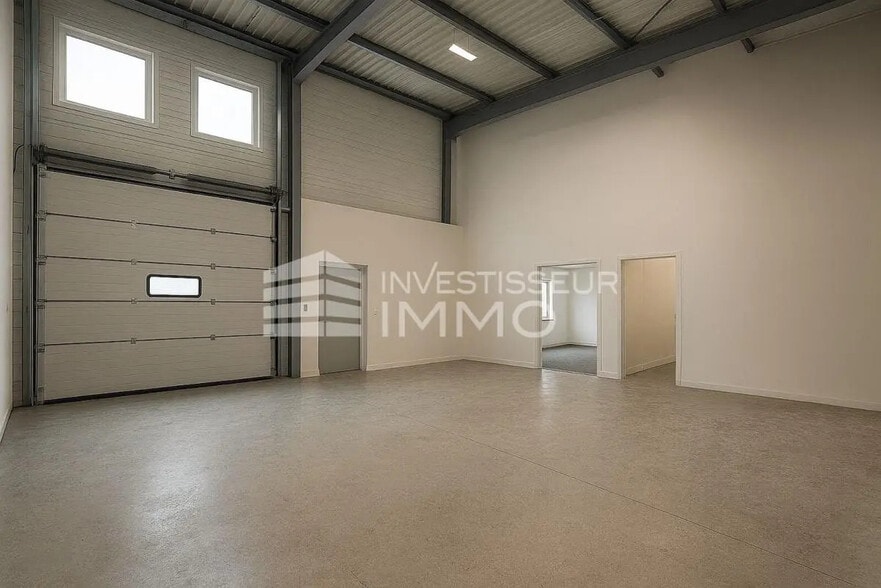 Local d'activités dans Le Coudray-Montceaux à vendre - Photo de l’immeuble – Image 1 sur 3