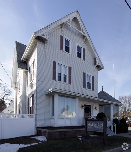 684 Park Ave, Cranston, RI à louer - Photo de l’immeuble – Image 3 sur 9