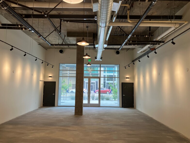 275-375 N 1st St, Burbank, CA à louer - Photo intérieure – Image 2 sur 6