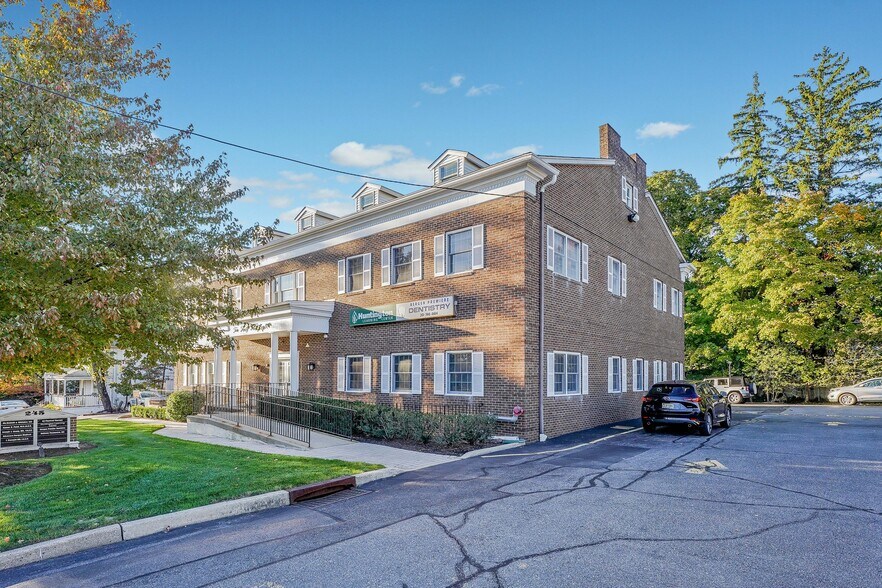 245 E Main St, Ramsey, NJ à louer - Photo de l’immeuble – Image 2 sur 6