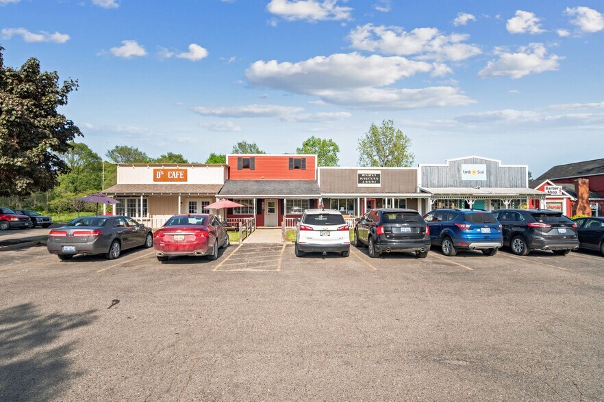 1415-1427 S Milford Rd, Highland Township, MI à louer - Photo de l’immeuble – Image 2 sur 8