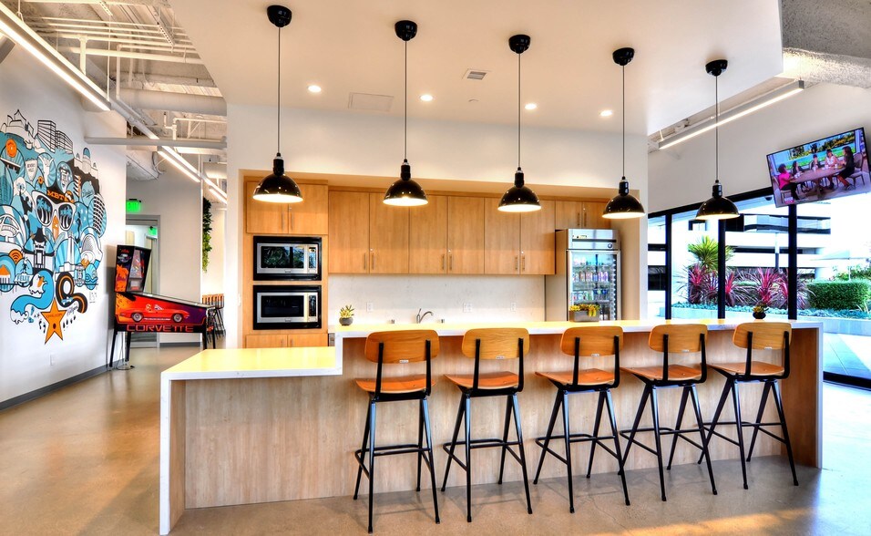 1230 Rosecrans Ave, Manhattan Beach, CA à louer - Photo intérieure – Image 2 sur 29