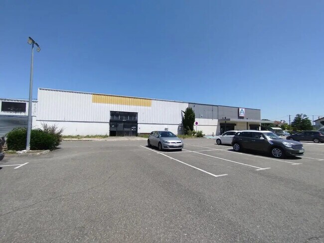 Plus de détails pour Bureau, Local d'activités à louer