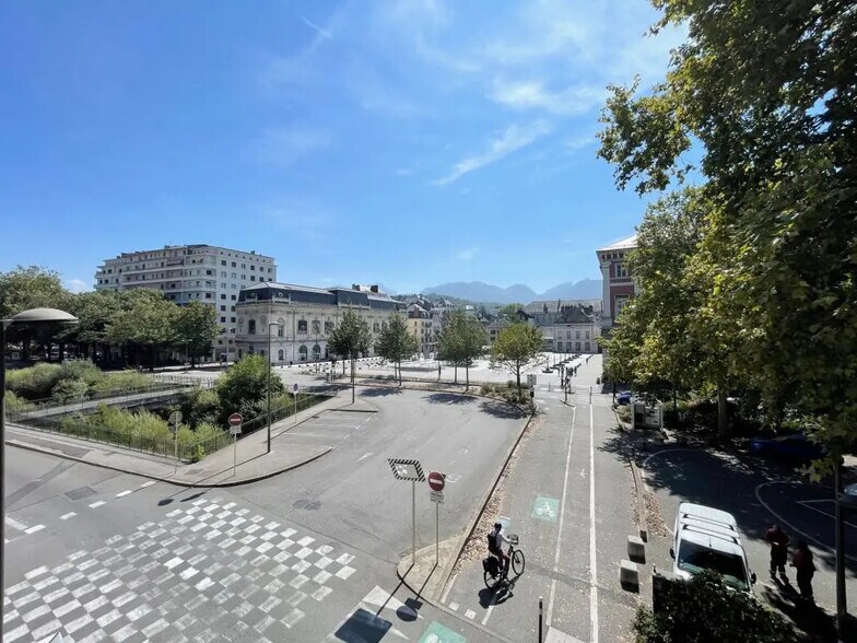Bureau dans Chambéry à vendre - Photo de l’immeuble – Image 3 sur 17