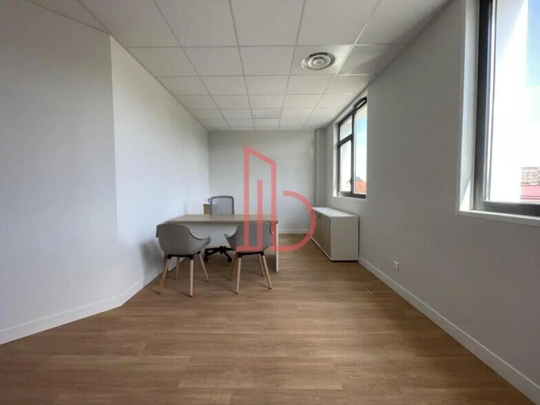 Bureau dans Bruges à louer - Photo de l’immeuble – Image 1 sur 9