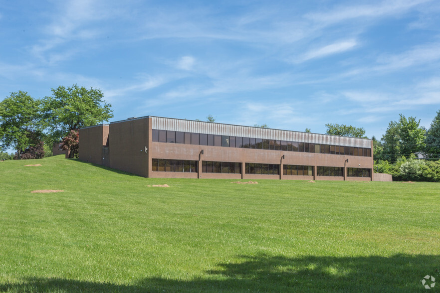 650 S Prospect Ave, Hartville, OH à louer - Photo principale – Image 1 sur 22