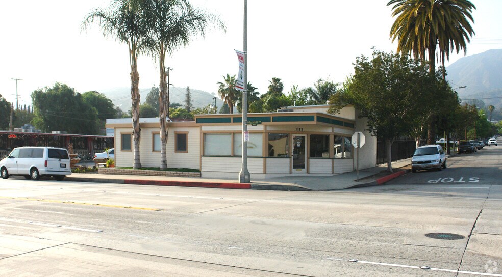 333 W Foothill Blvd, Monrovia, CA à vendre - Photo de l’immeuble – Image 1 sur 4