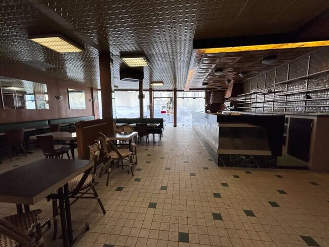 Plus de détails pour Local commercial à vendre