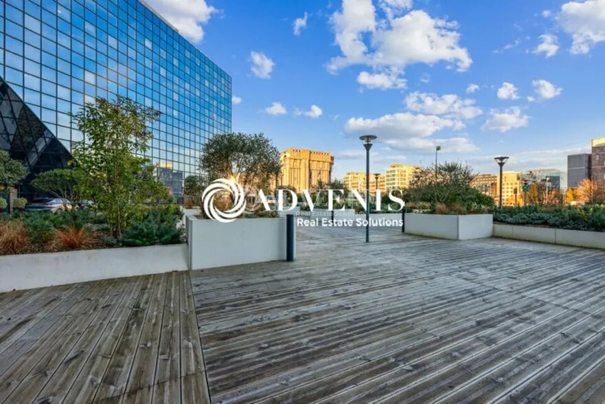 Bureau dans Noisy-le-Grand à louer - Photo de l’immeuble – Image 2 sur 20