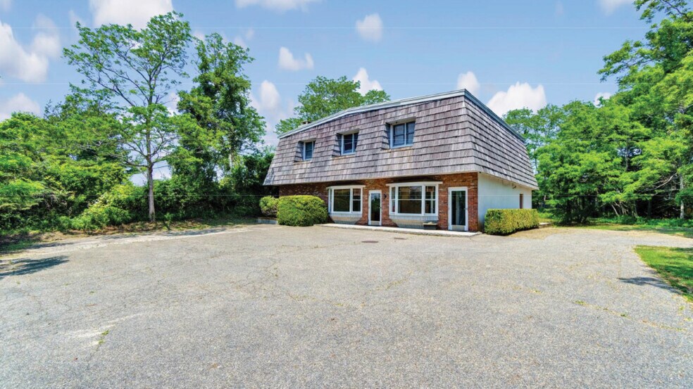 921 County Road 39, Southampton, NY à vendre - Photo de l’immeuble – Image 2 sur 18