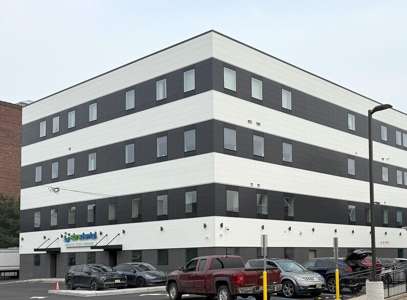65 Jefferson Ave, Elizabeth, NJ à louer - Photo principale – Image 1 sur 4